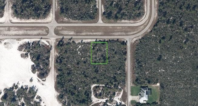 1233 Island PKWY NE LAKE PLACID, FL 33852
