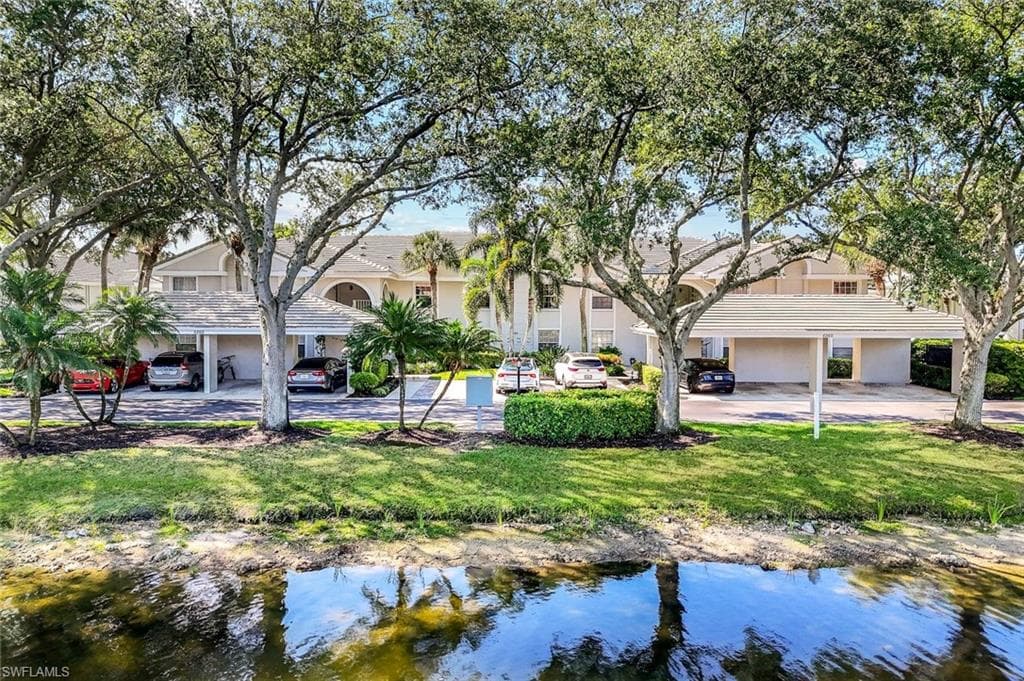 6260 Bellerive AVE 402 NAPLES, FL 34119