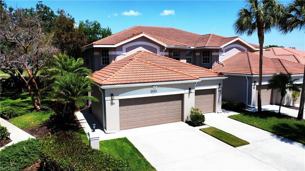 2033 Crestview WAY 104 NAPLES, FL 34119