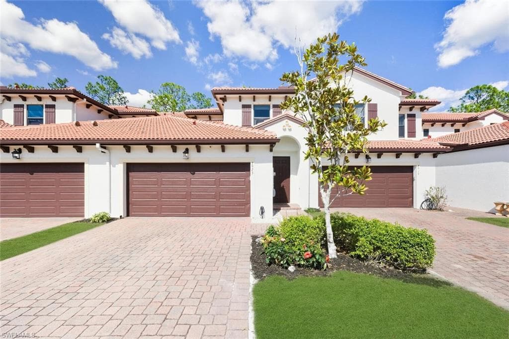 7923 BRISTOL CIR NAPLES, FL 34120