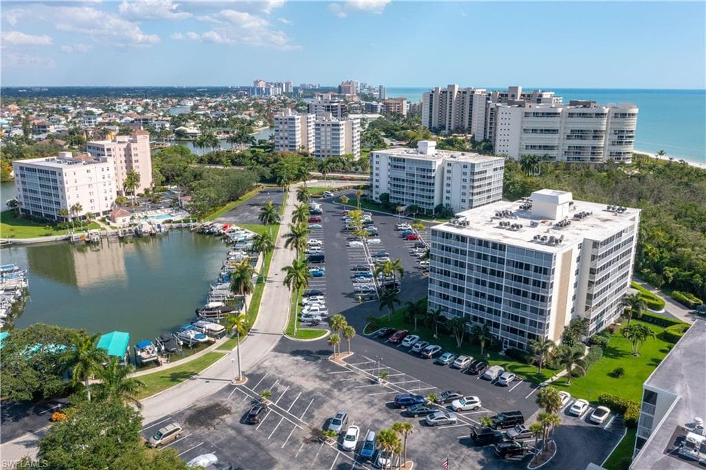 3 Bluebill AVE 808 NAPLES, FL 34108