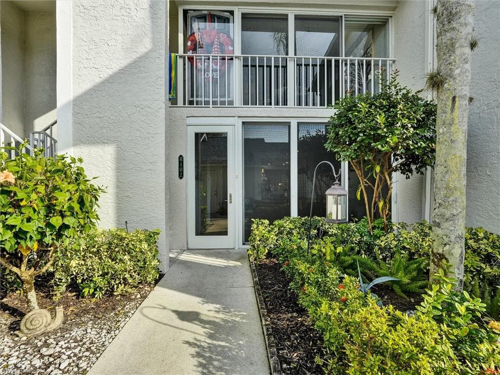458 Country Hollow CT H102 NAPLES, FL 34104