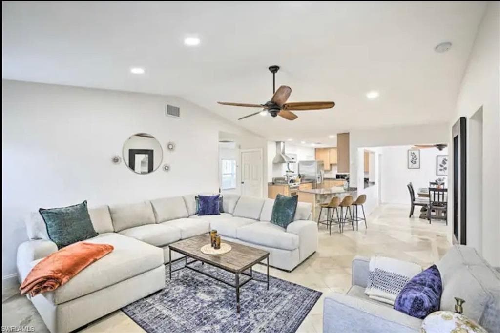 2806 SW 38th TER CAPE CORAL, FL 33914