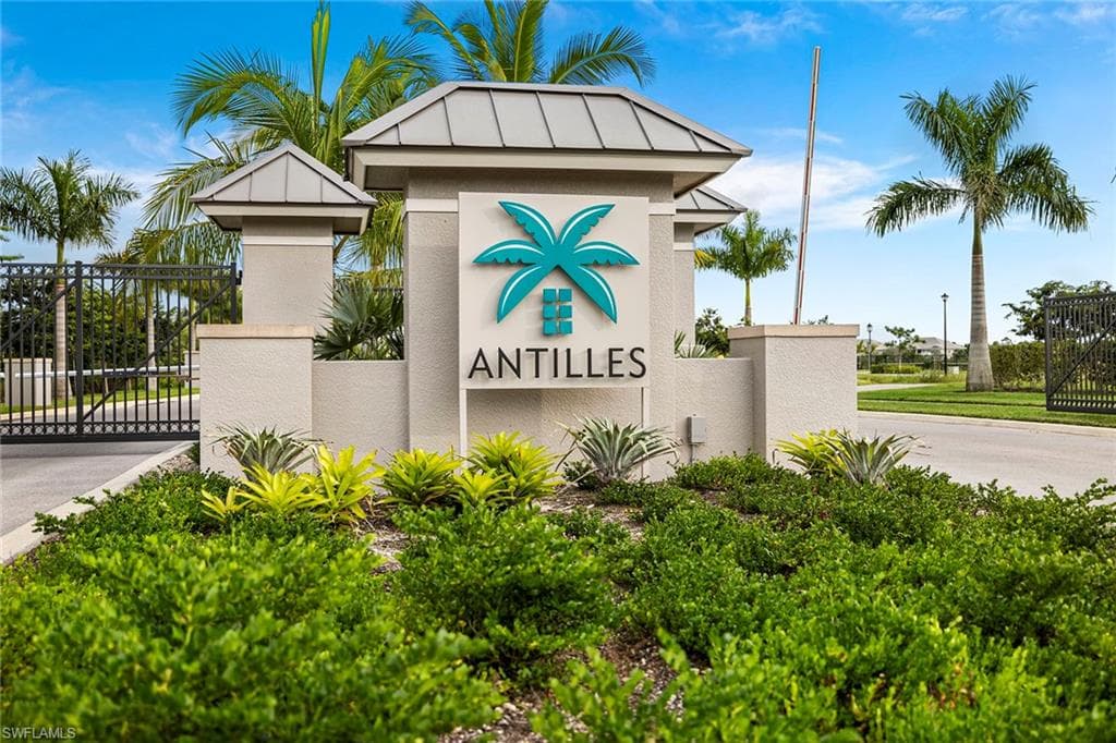 172 Indies DR E 101 NAPLES, FL 34114