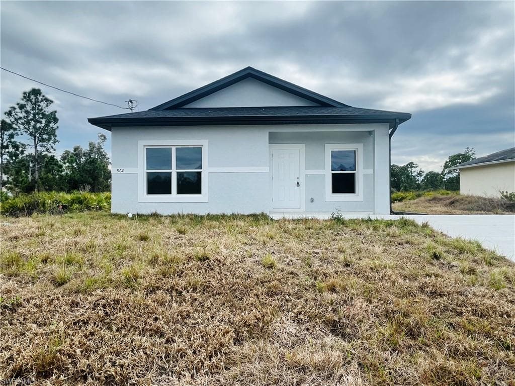 962 Commodore ST LEHIGH ACRES, FL 33974