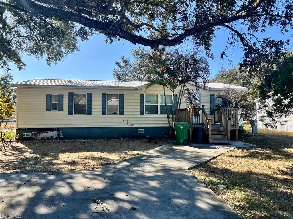 4096 Blue Cypress CT LABELLE, FL 33935
