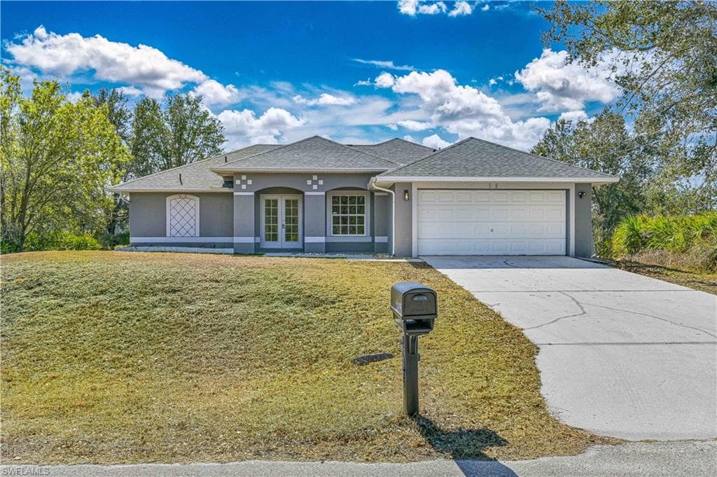 2605 63rd ST W LEHIGH ACRES, FL 33971