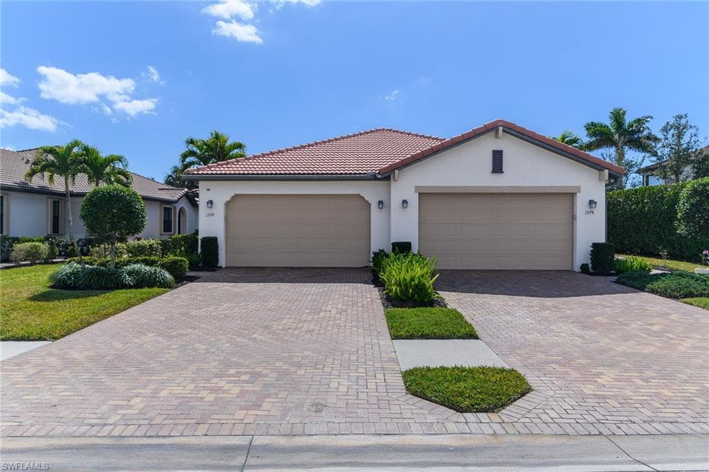 1574 Oceania DR S NAPLES, FL 34113