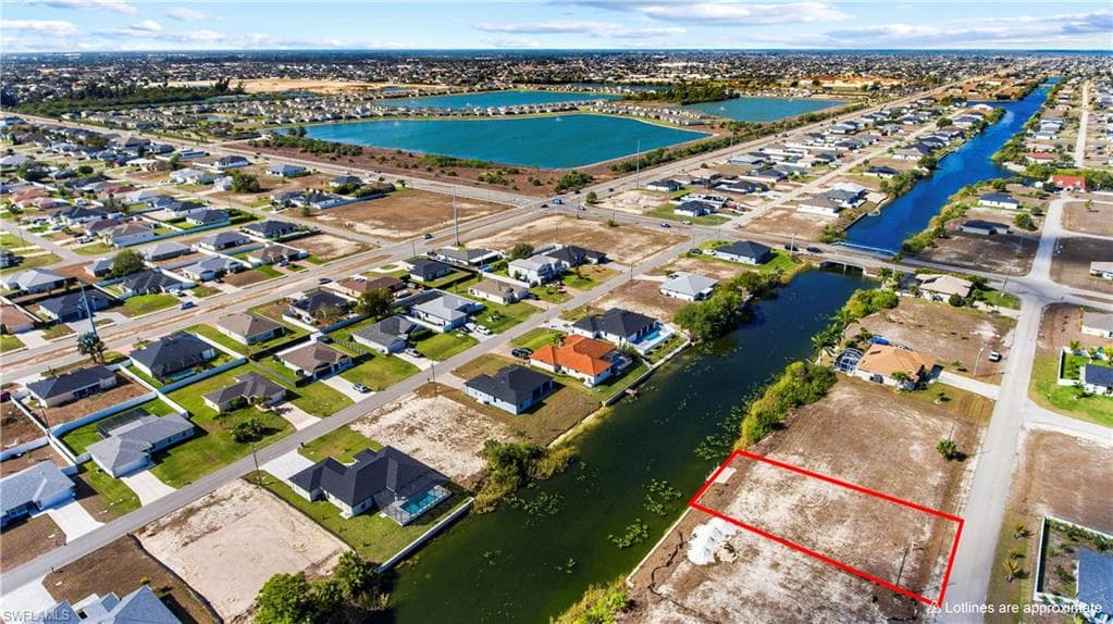 704 NW 9th ST CAPE CORAL, FL 33993