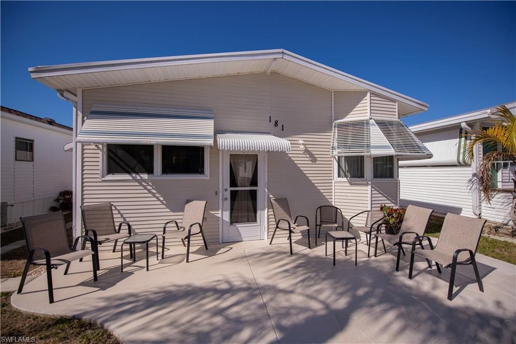 181 Caravan CIR NORTH FORT MYERS, FL 33903