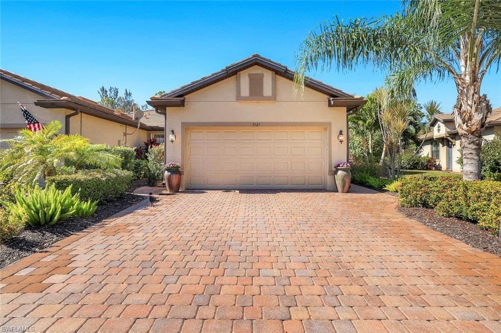 7121 Live Oak DR NAPLES, FL 34114