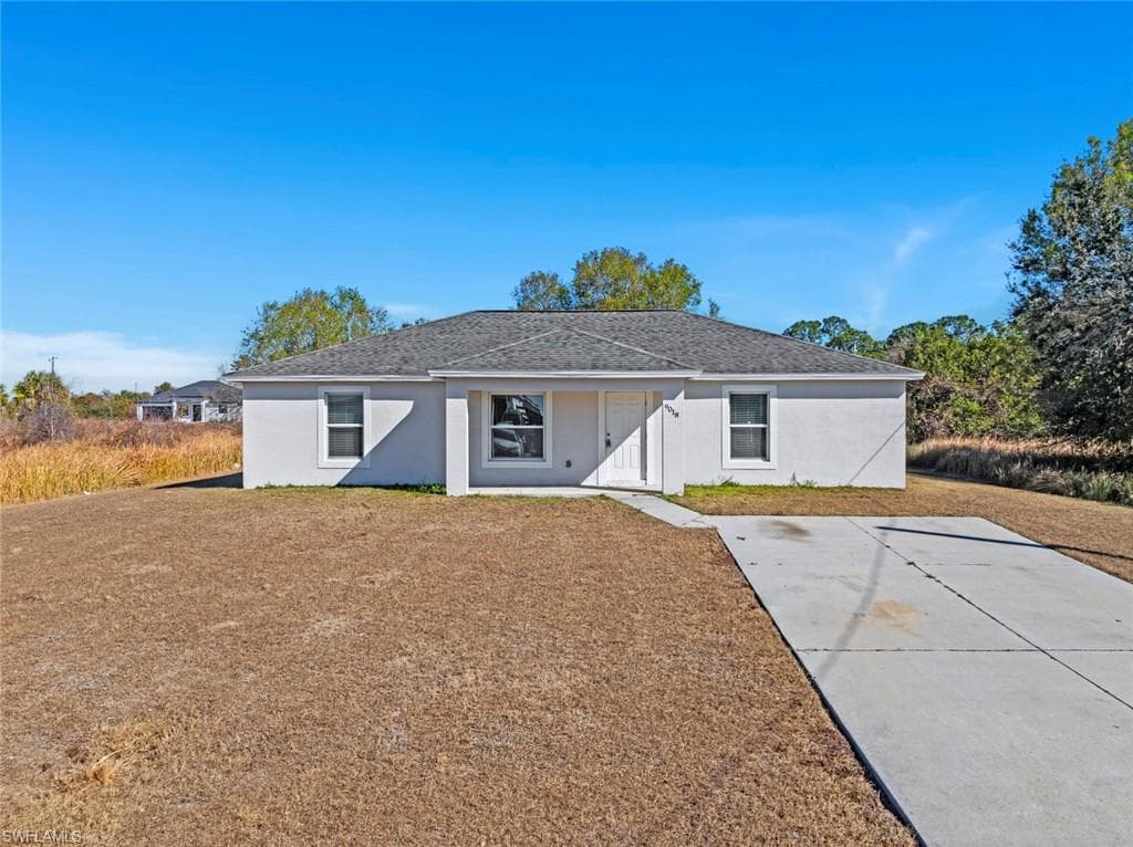 9018 Penny CIR LABELLE, FL 33935