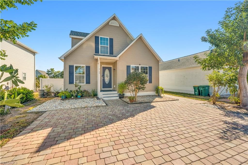 150 Leawood CIR NAPLES, FL 34104