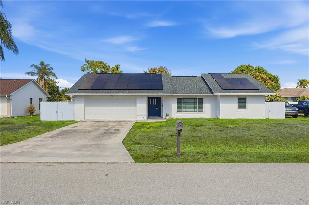 8441 Buena Vista RD FORT MYERS, FL 33967