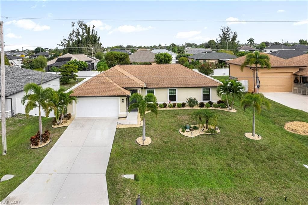 423 NW 7th PL CAPE CORAL, FL 33993