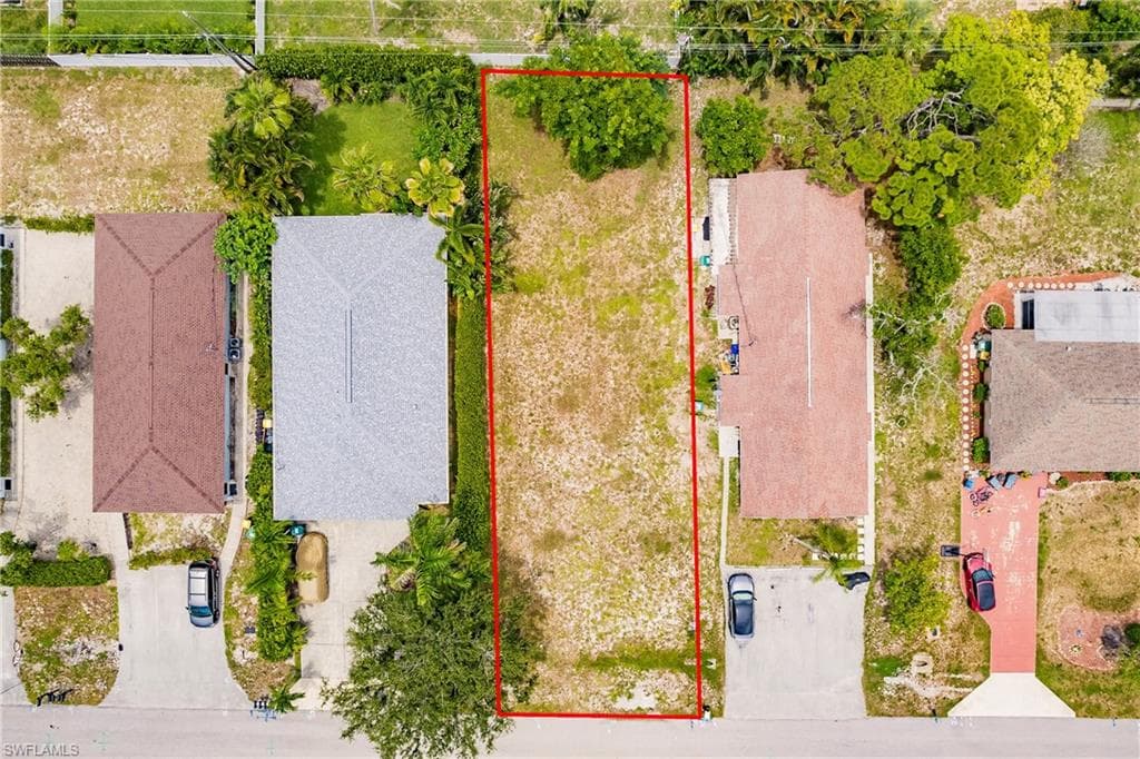 635 92nd AVE N NAPLES, FL 34108