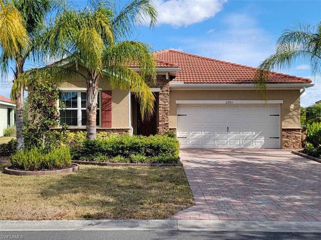 2983 Apple Blossom DR ALVA, FL 33920