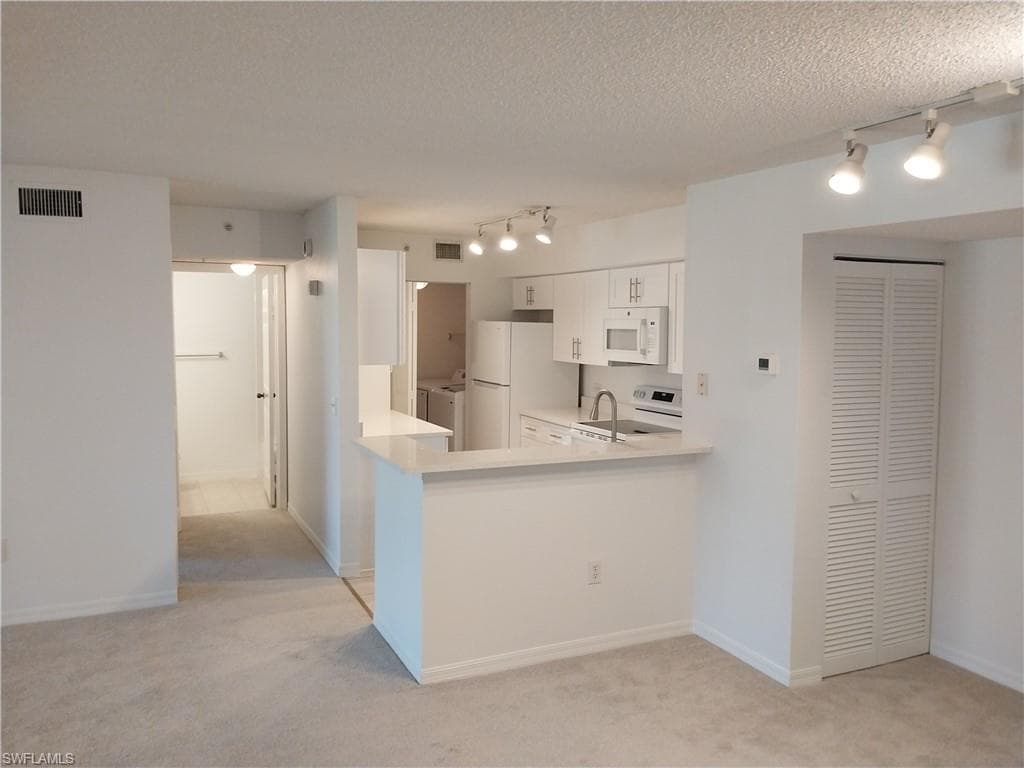 8950 Colonnades CT E 824 BONITA SPRINGS, FL 34135