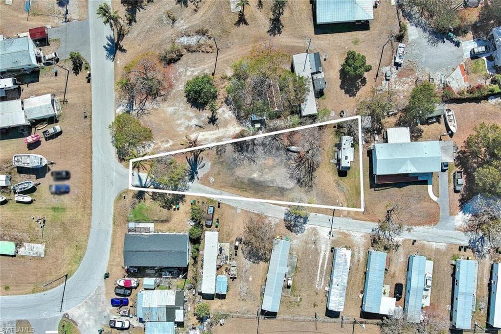 1160 Rewis DR CHOKOLOSKEE, FL 34138