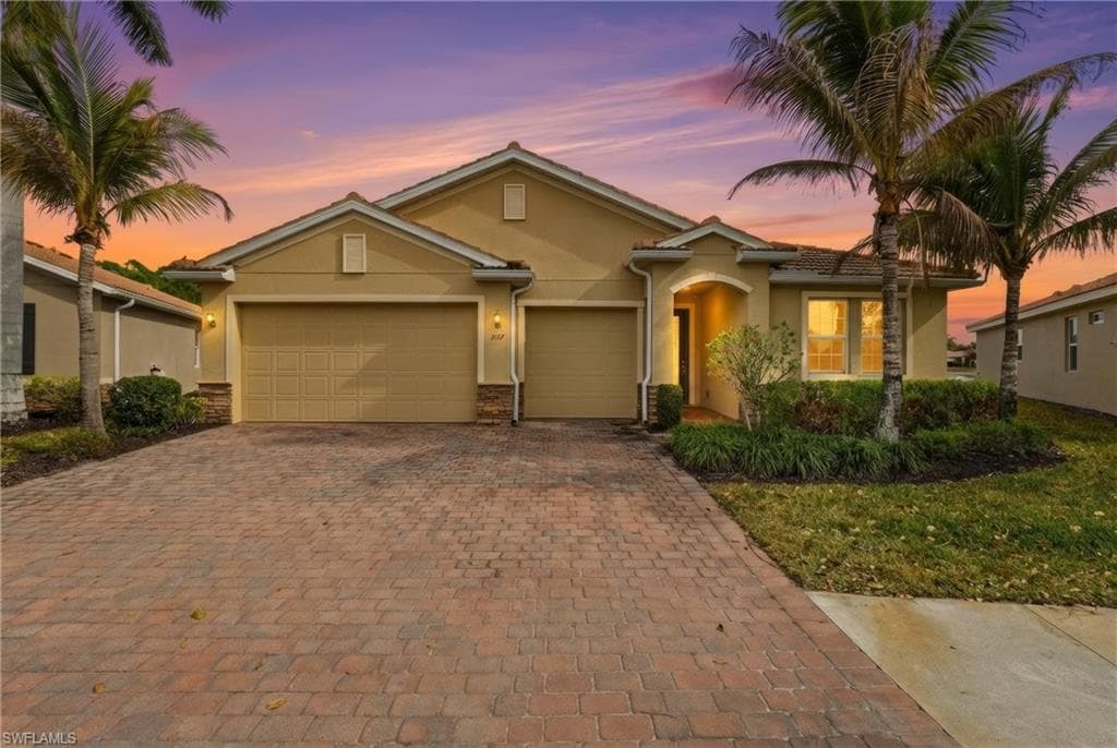 3177 Royal Gardens AVE FORT MYERS, FL 33916
