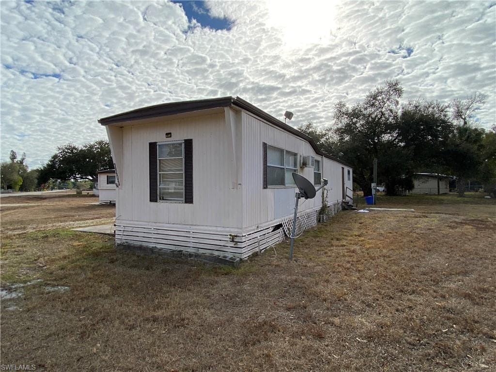 2207 Cantor LN 2203 NORTH FORT MYERS, FL 33917
