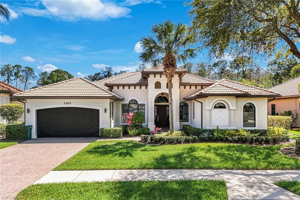 7323 Acorn WAY NAPLES, FL 34119
