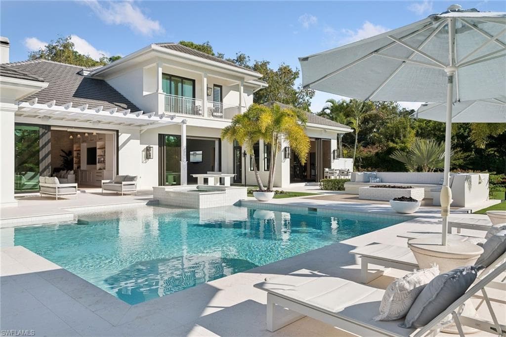 186 North ST NAPLES, FL 34108