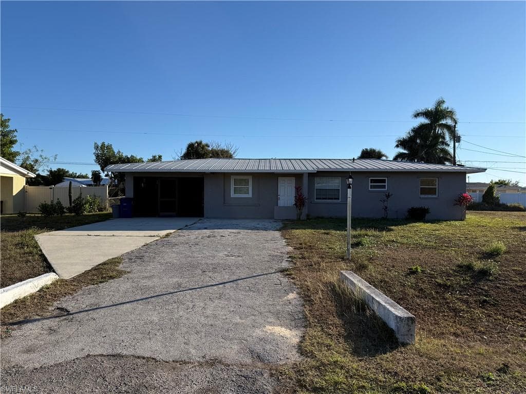 304 E Jersey RD LEHIGH ACRES, FL 33936