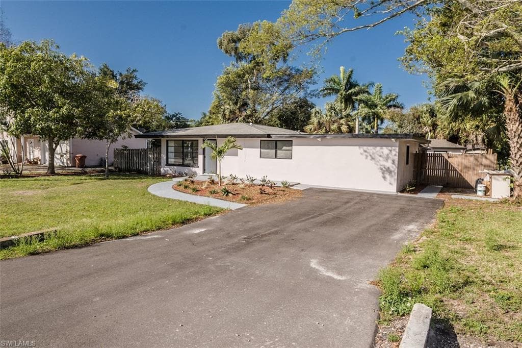 4330 Deleon ST FORT MYERS, FL 33901