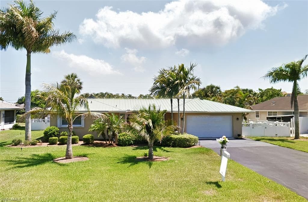 556 96th AVE N NAPLES, FL 34108