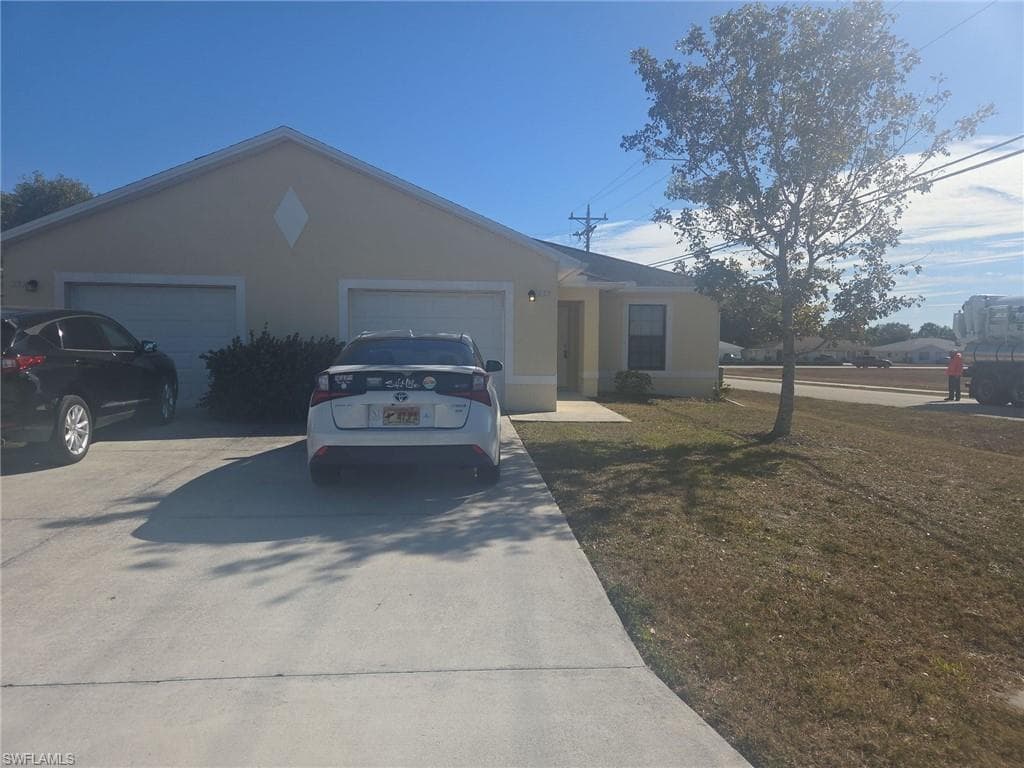 233 SE 23rd PL CAPE CORAL, FL 33990