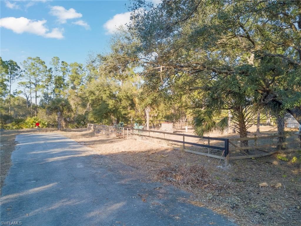 2320 Abbott AVE ALVA, FL 33920