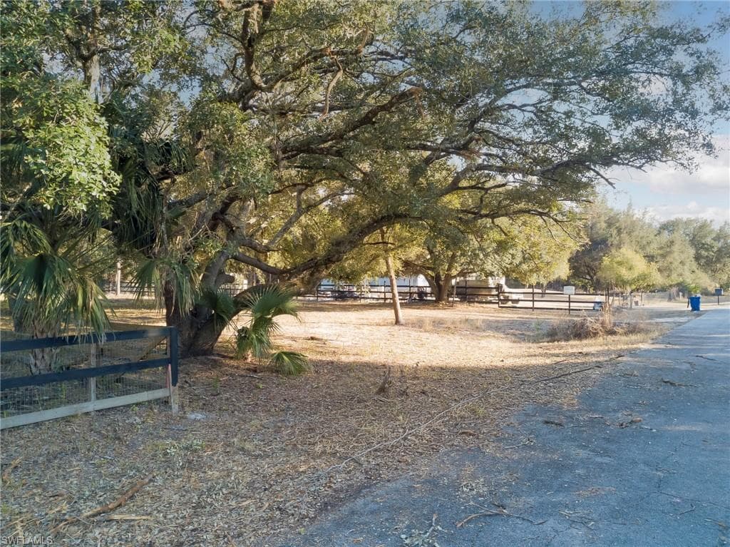 2318 Abbott AVE ALVA, FL 33920