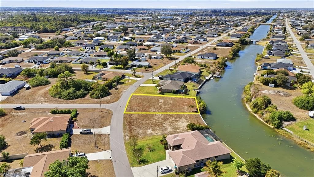 337 NE 5th TER CAPE CORAL, FL 33909