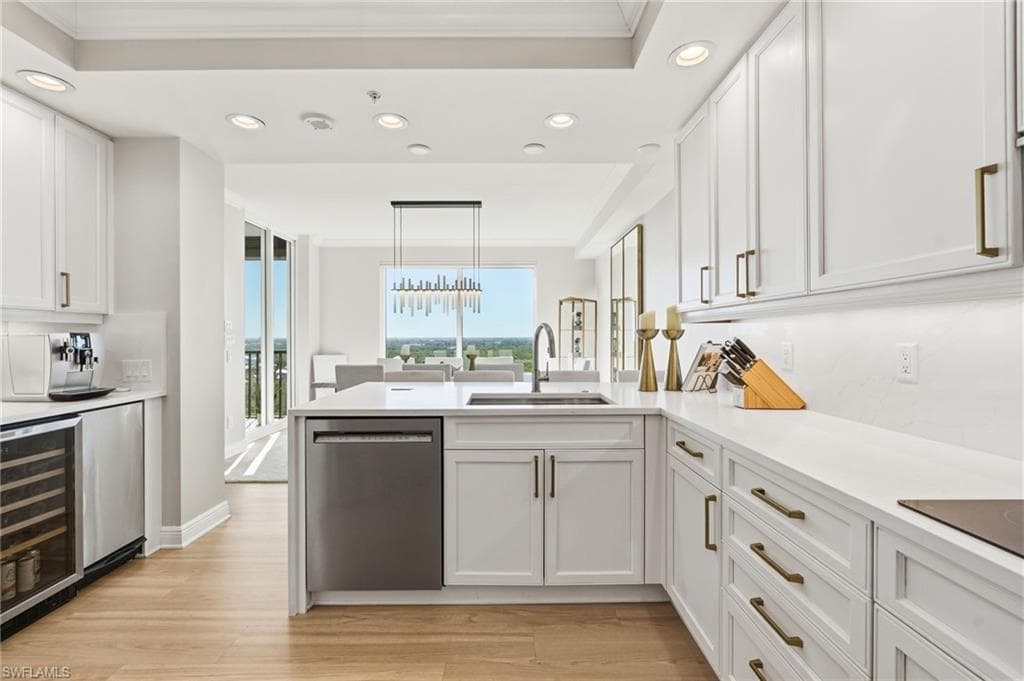 445 Cove Tower DR 1001 NAPLES, FL 34110
