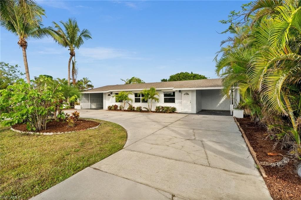 781 101st AVE N NAPLES, FL 34108