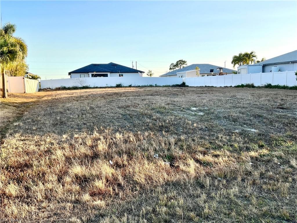3922 NW 41st ST CAPE CORAL, FL 33993