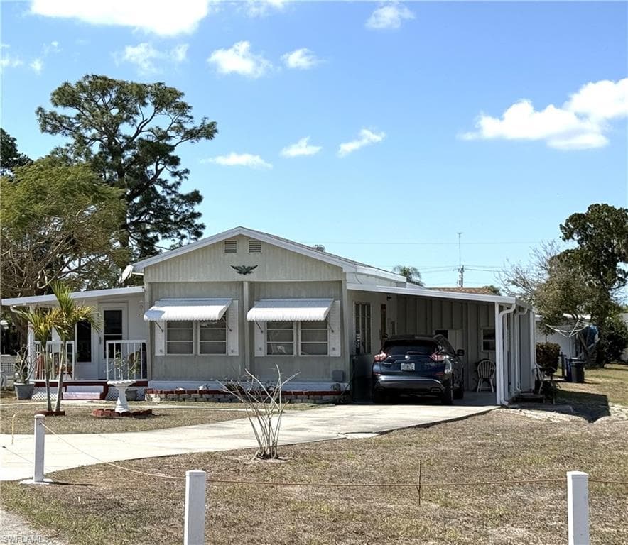 123 Flame LN NORTH FORT MYERS, FL 33917