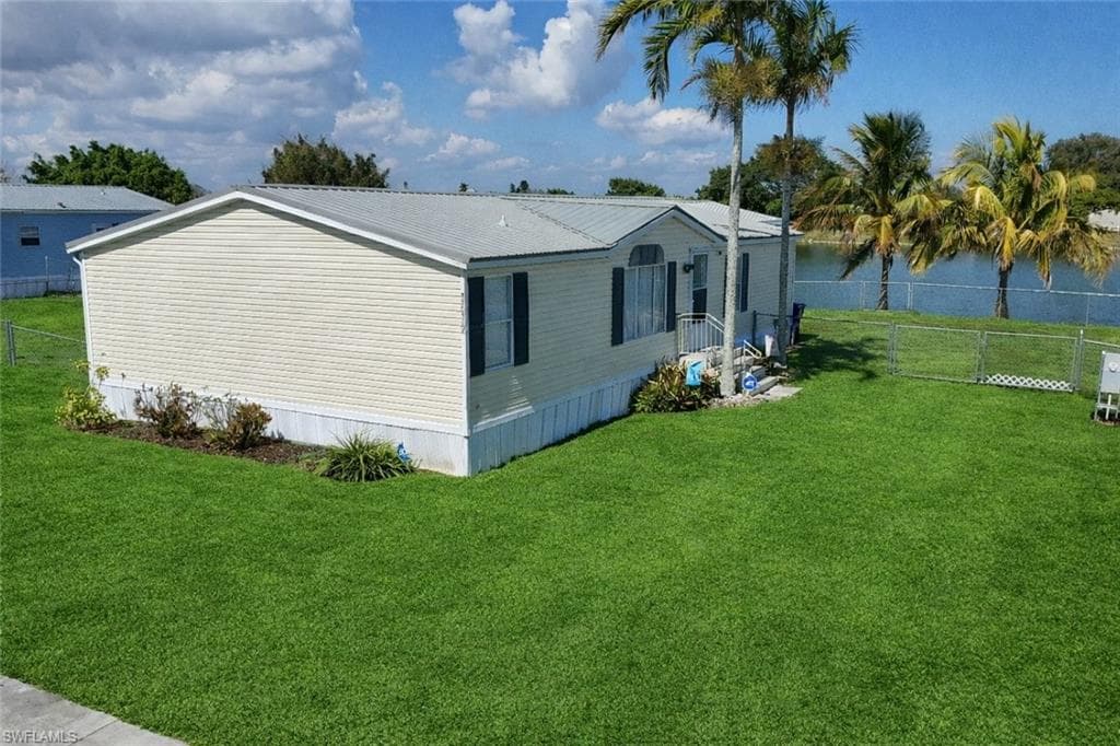 1572 Joshua BLVD CLEWISTON, FL 33440