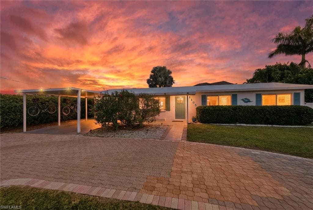 1105 Christopher CT NAPLES, FL 34104