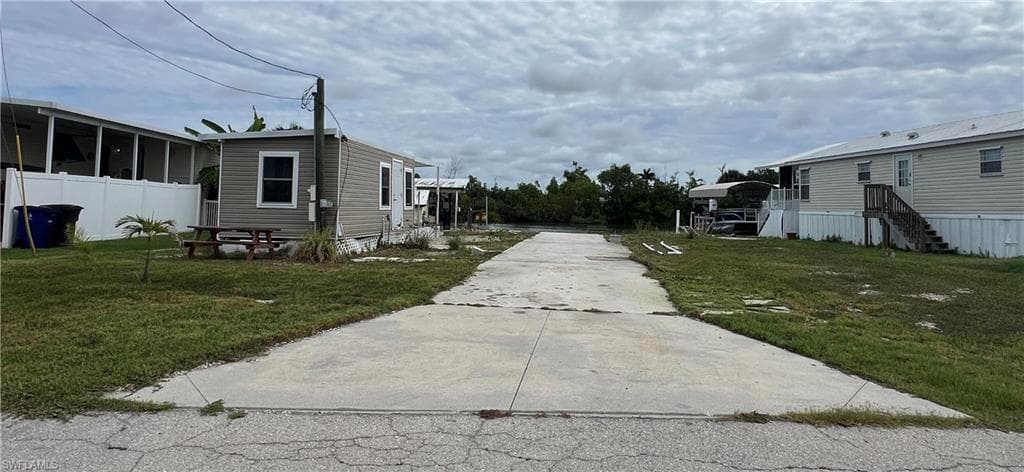 3900 Royal Palm DR ST. JAMES CITY, FL 33956