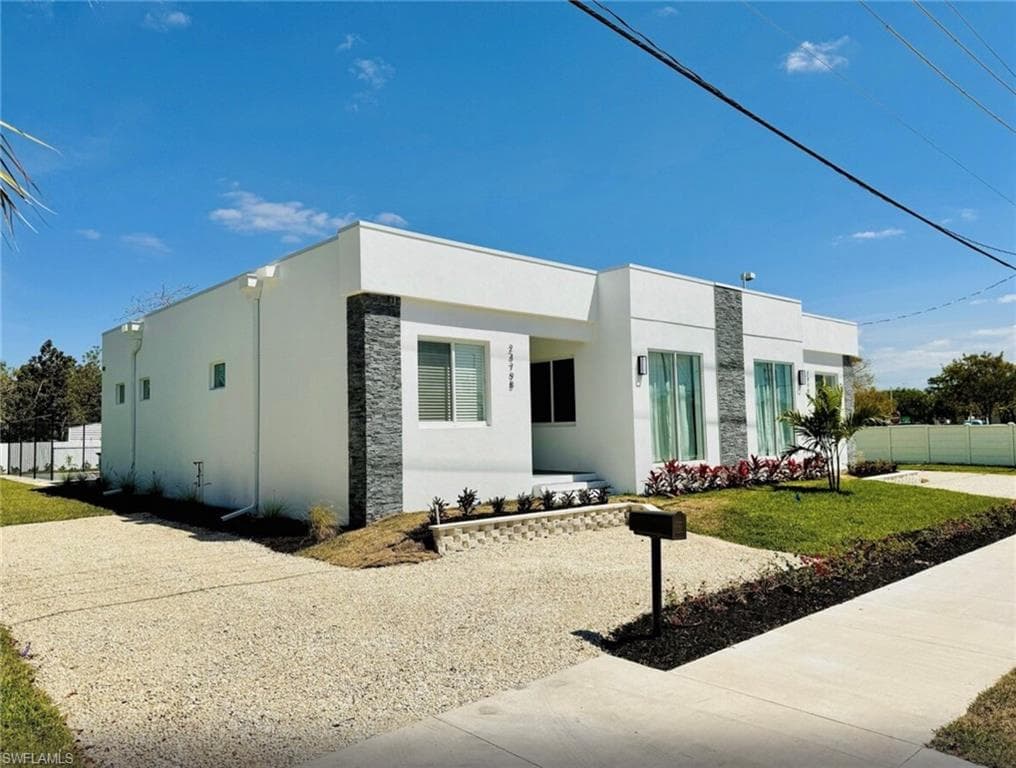 2479 Shadowlawn DR NAPLES, FL 34112