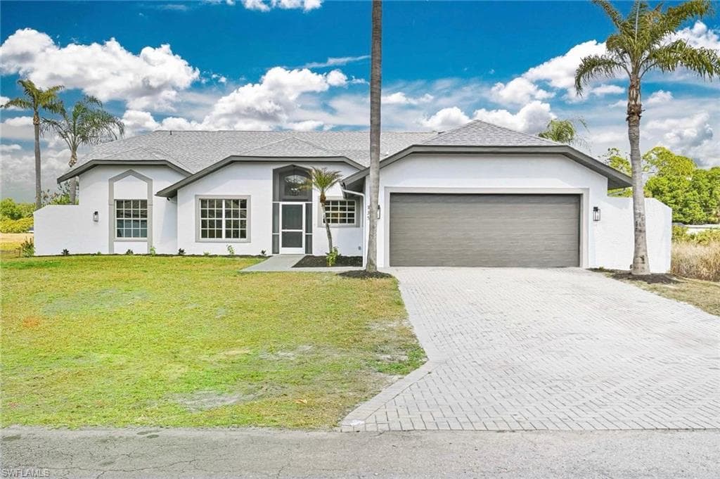 835 Geneva ST E LEHIGH ACRES, FL 33974