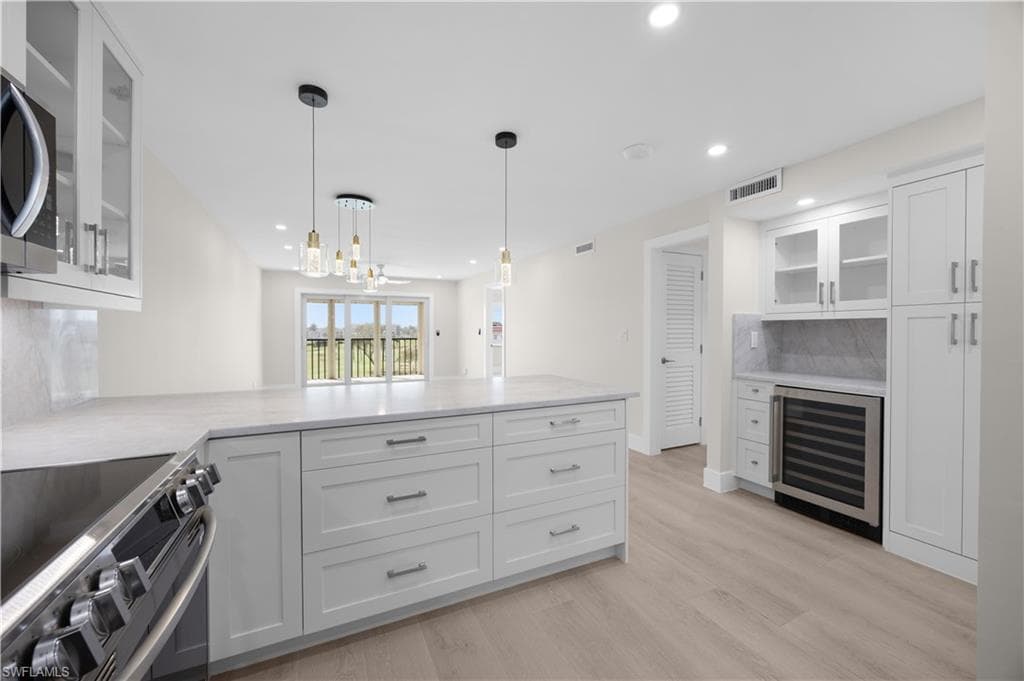 21 High Point CIR E 409 NAPLES, FL 34103