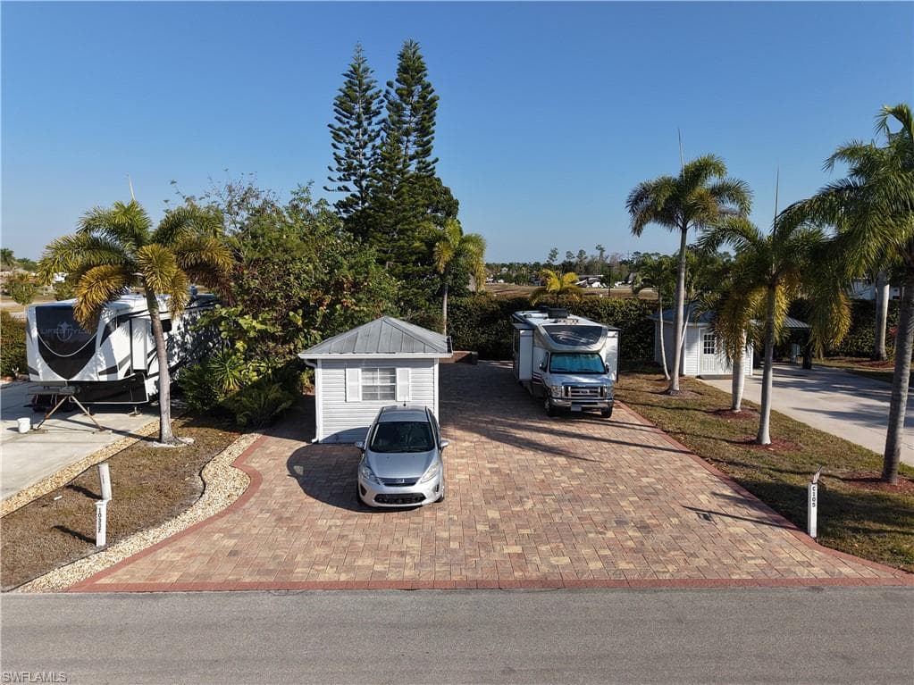 10337 Nightwood Dr. FORT MYERS, FL 33905