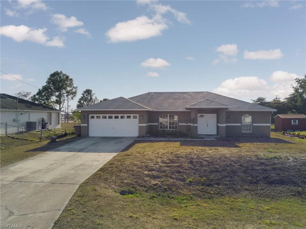 528 Peerless CIR LEHIGH ACRES, FL 33974