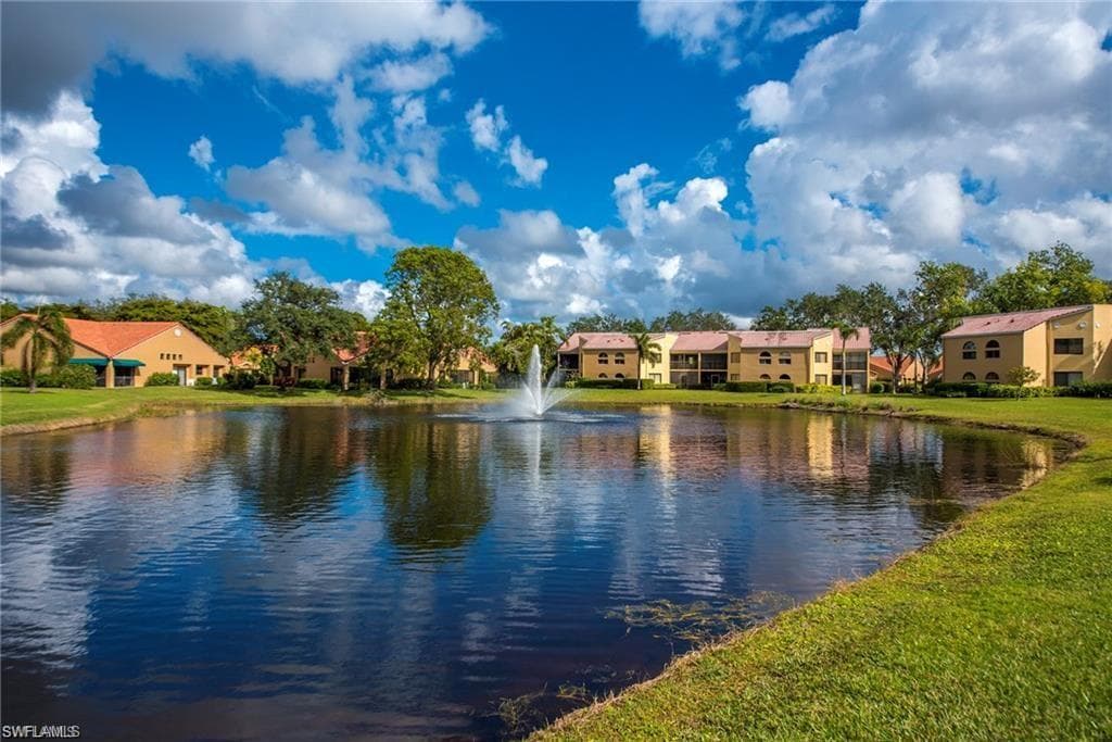 643 Beachwalk CIR D-202 NAPLES, FL 34108