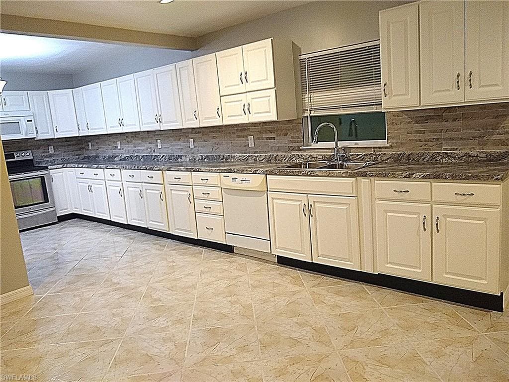 6870 Golden RD NORTH FORT MYERS, FL 33917