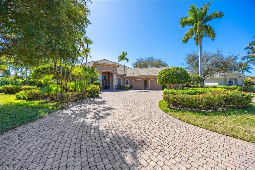 1687 Persimmon DR NAPLES, FL 34109