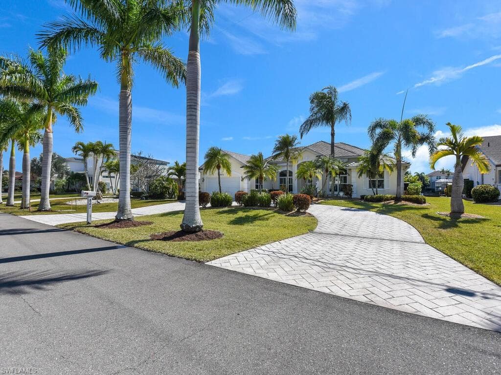 802 SW 56th ST CAPE CORAL, FL 33914